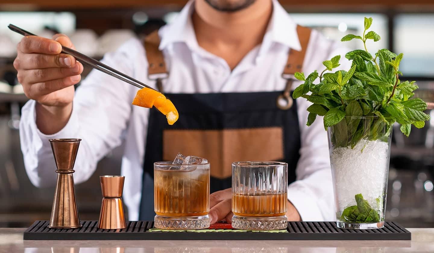 preparing-cocktail-orange