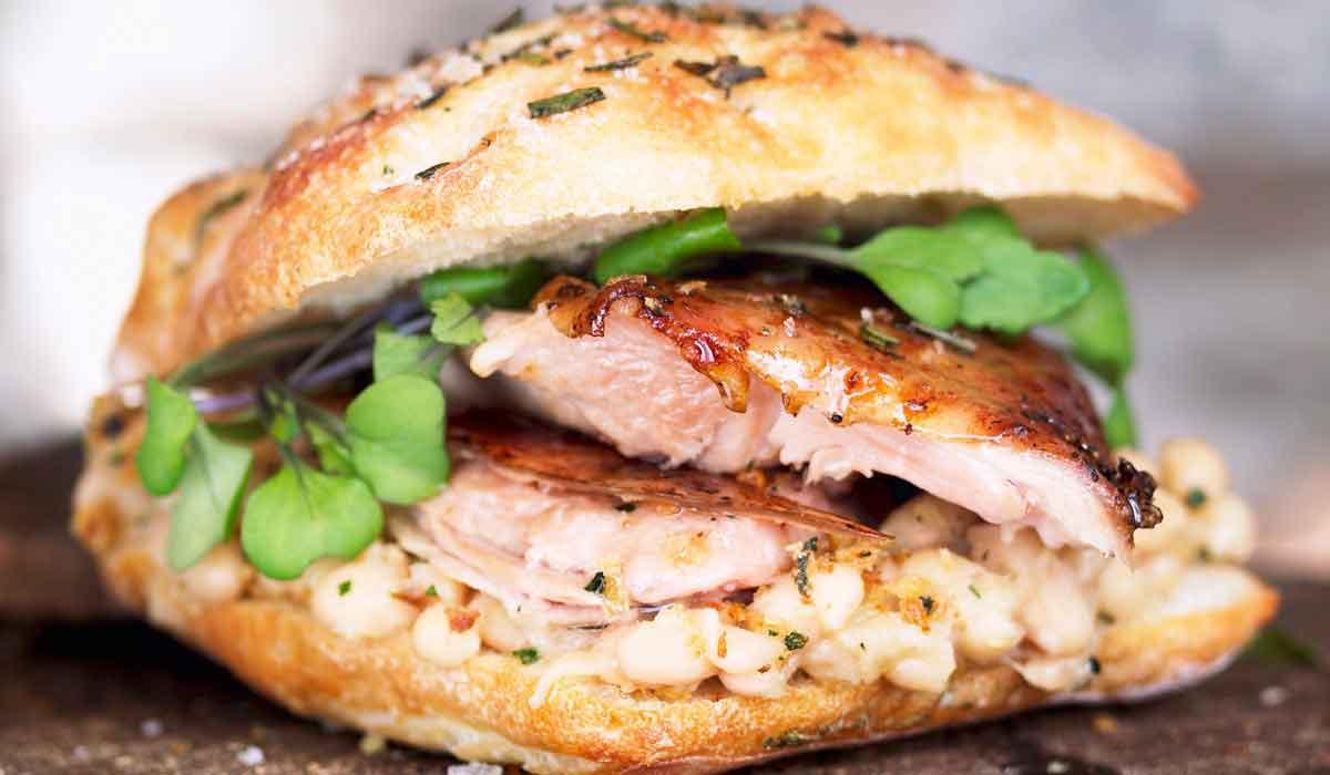 BREAD ROLL FILLED WITH PORCHETTA