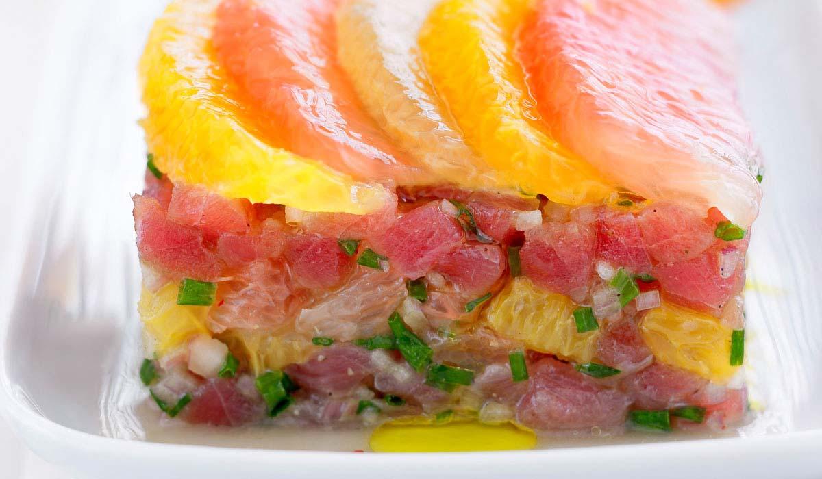 THUNFISCH-TATAR MIT ZITRUSAROMA