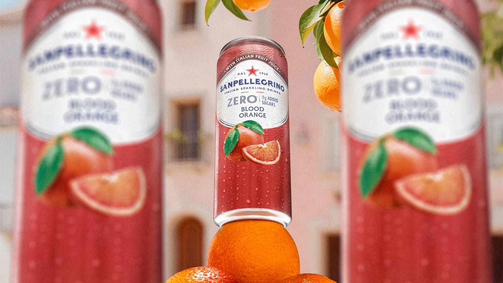 Tre dåser af Sanpellegrino Zero Aranciata Rossa smag