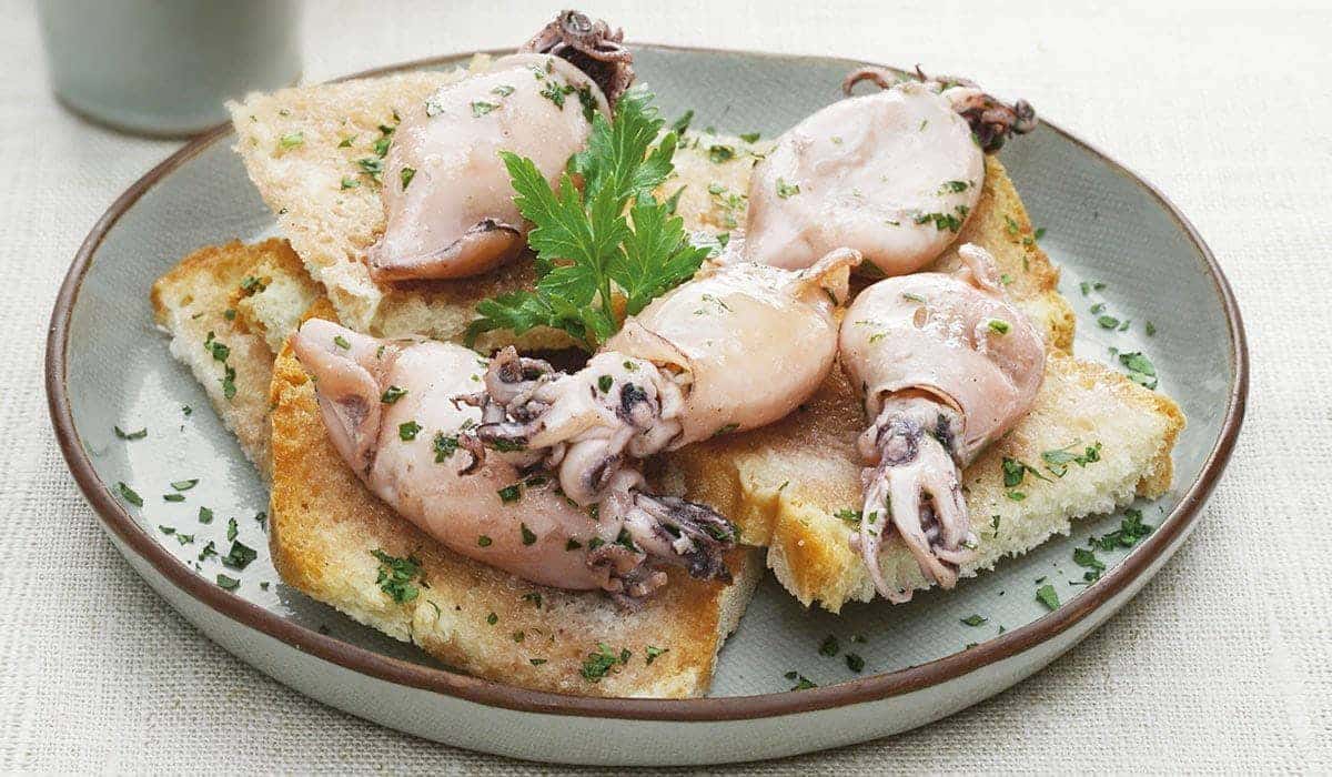 Los calamares rellenos son una receta de la cocina italiana tradicional