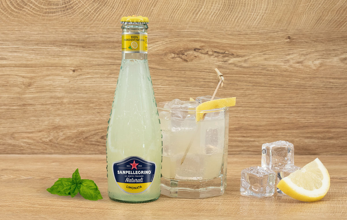 Limonata Sanpellegrino, basilico e sale: aroma Mediterraneo