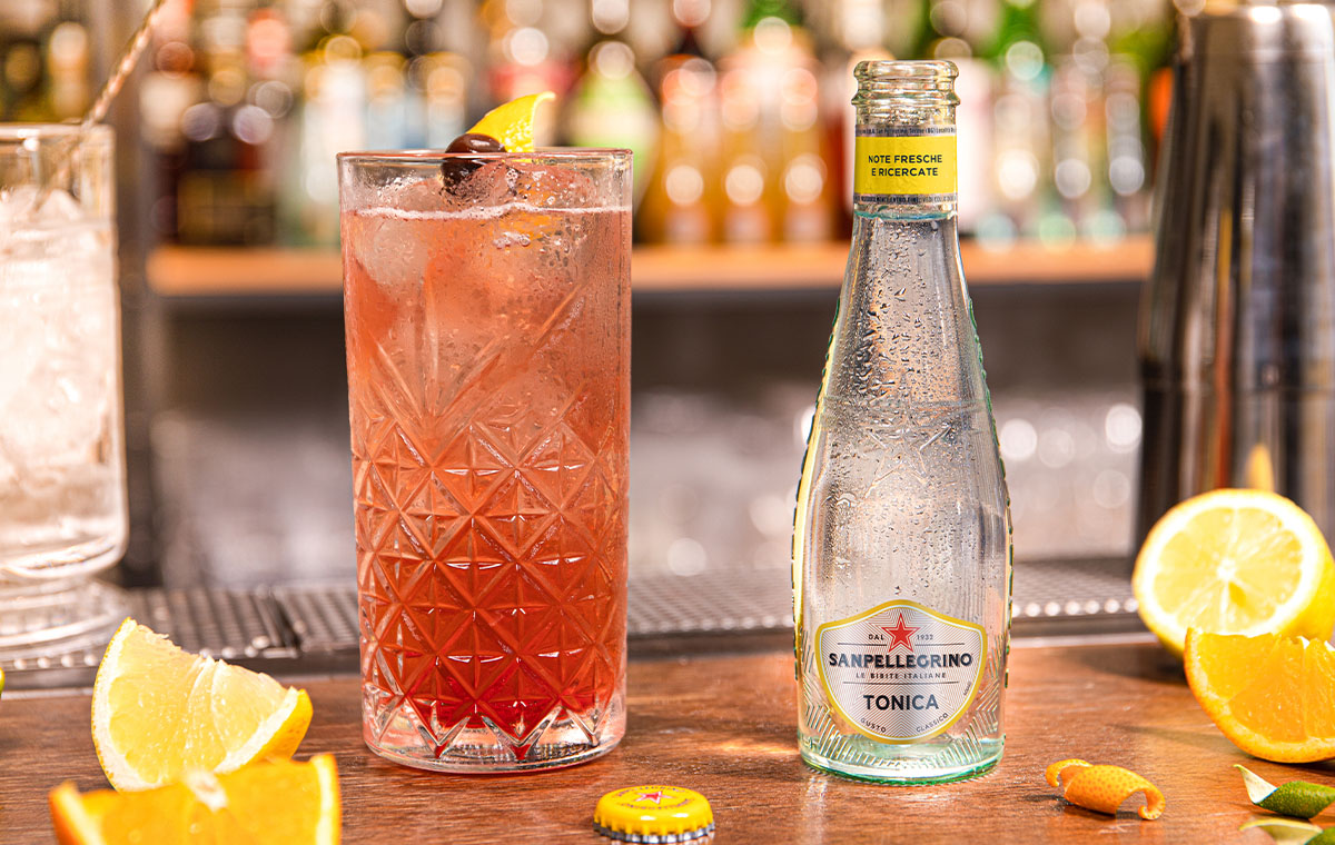Cocktail Slow Collins con Tonica gusto Classico Sanpellegrino