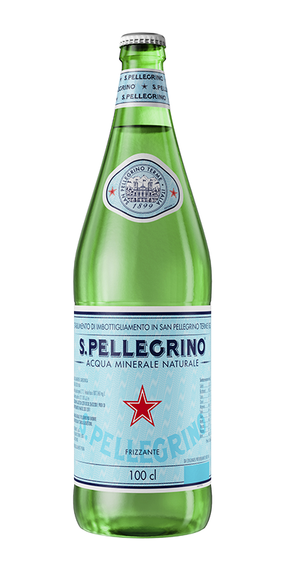 bottiglia di acqua sanpellegrino in vetro