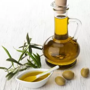 olio-oliva-insalata-arance-finocchi.jpeg
