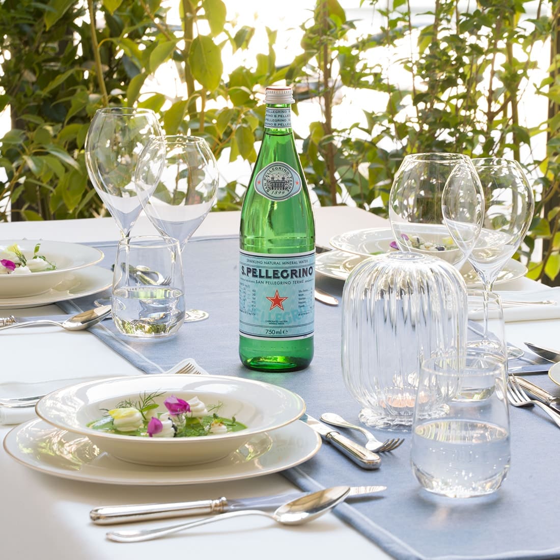 S.Pellegrino Glass Bottle 75 Cl and Food