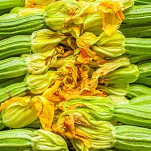 zucchini, one of the ingredients of this Mediterranean recipe