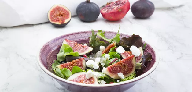 Fresh salad with figs