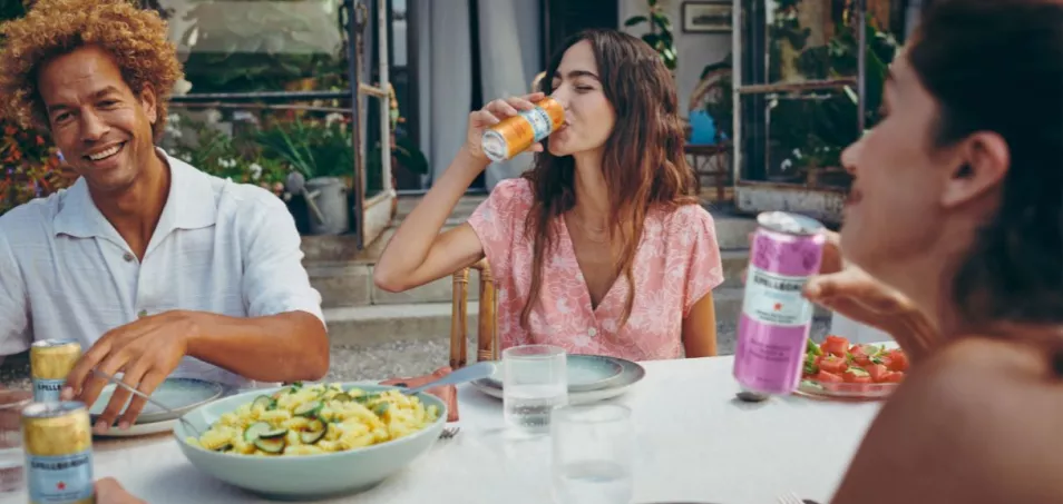 People dining outdoors with S.Pellegrino Essenza