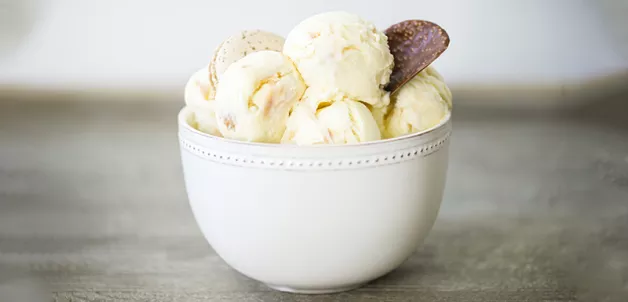 Ice cream pairing with S.pellegrino Essenza Tangerine &amp; Strawberry