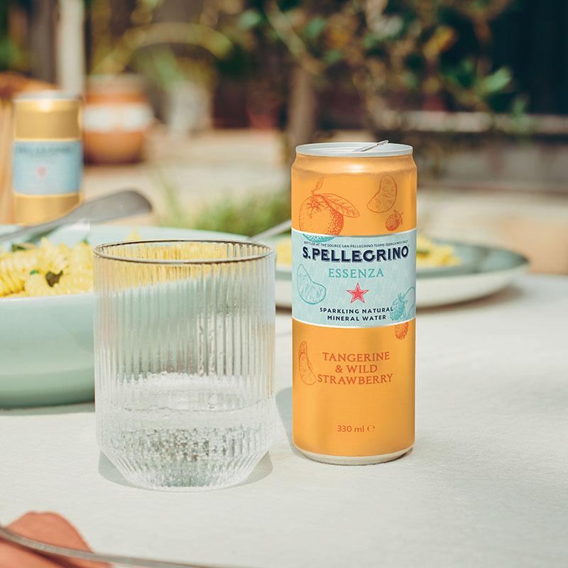 Essenza Tangerine can on a table