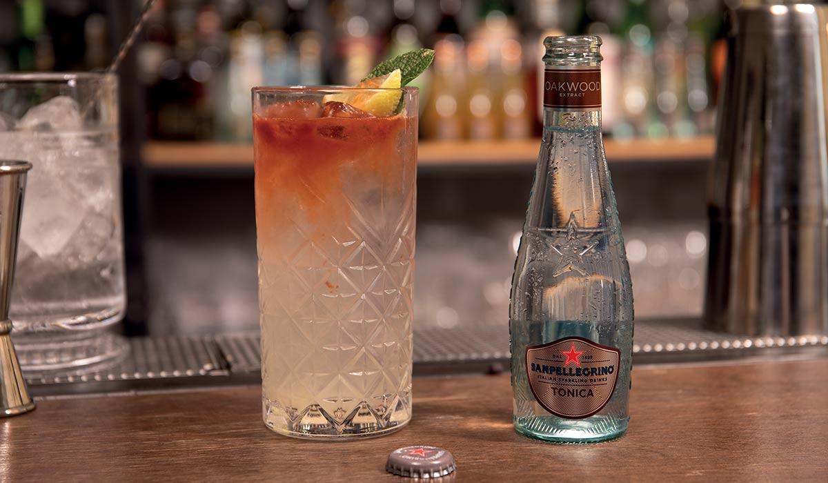 wood-collins-cocktail-sanpellegrino-tonica-oakwood.jpg Sanpellegrino Wood Collins Cocktail with a bottle of Sanpellegrino Tonica Oakwood