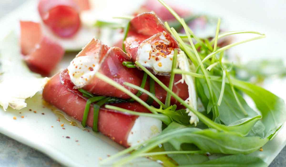 Bresaola roulades on a plate