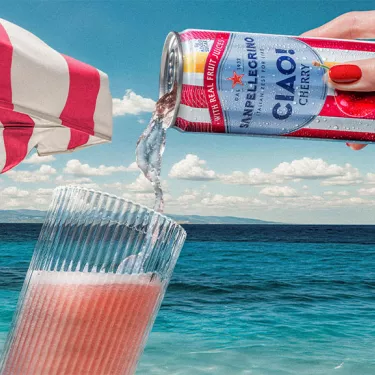 Ciao! Cherry flavor pouring